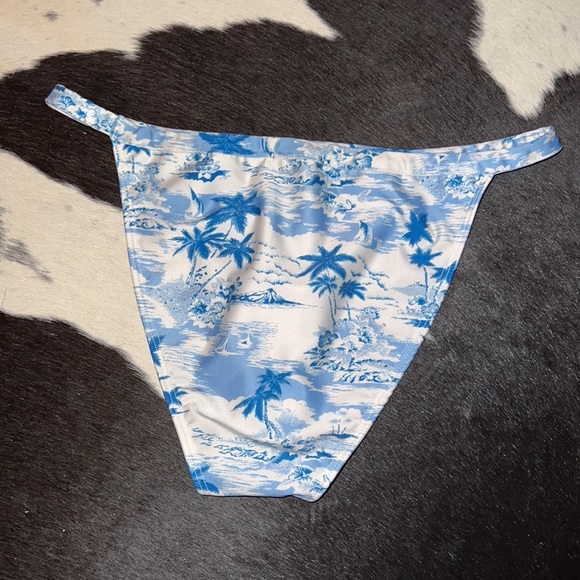 Reformation Swimwear Island Print Bikini Bottoms size medium (new without tags) - Picture 6 of 8